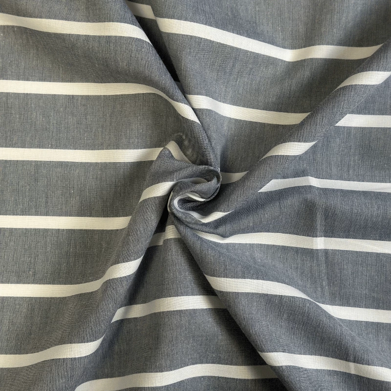 Tissu à rayures blanc sur fond gris pour chemises