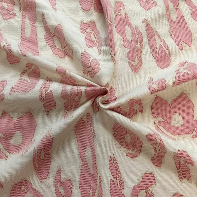 Tissu jacquard motif léopard rose - Projet DIY