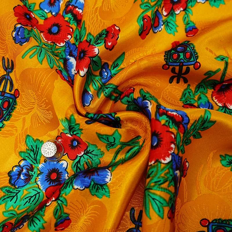 Satin de diverses couleurs pour robes kabyles.