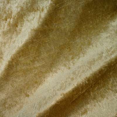 Tissu panne de velours stretch sur une jupe fluide.