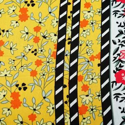 Table de couture avec fibranne viscose à motifs floraux.
