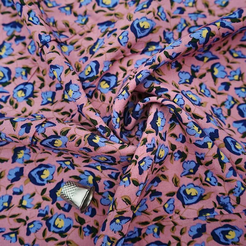 Viscose à Motif Floral: Idéal pour Toutes vos Créations