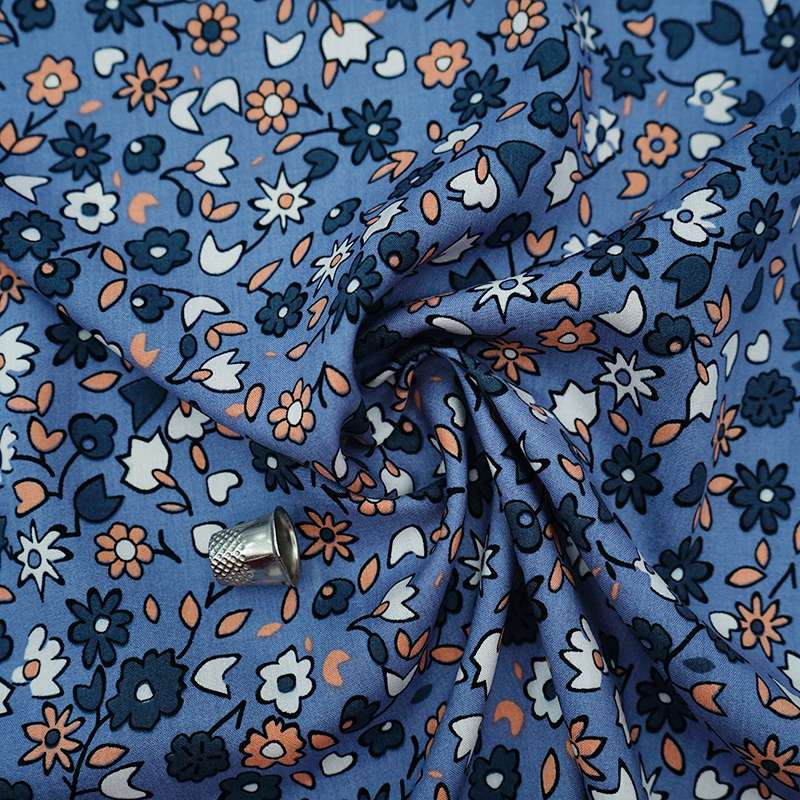 Tissu viscose à fleurs de haute qualité fond indigo vendu au coupon