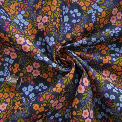 Tissu Liberty Popeline Fleurie utilisé pour une jupe légère et fluide