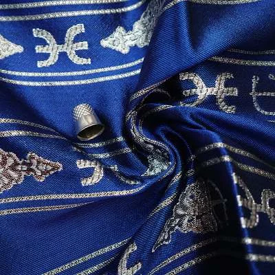 Tissu en viscose, idéal pour des foutas kabyles authentiques.