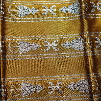 Tissu en Viscose Jaune Doré avec Motifs Berbères
