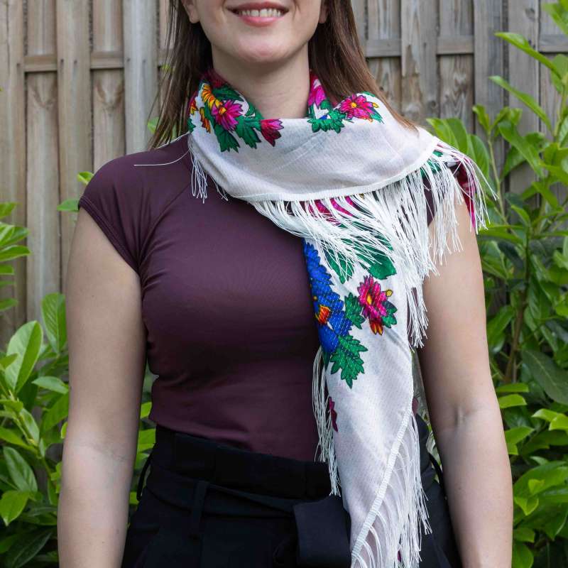 Foulard à Franges Floral pour un Look Rafraîchissant