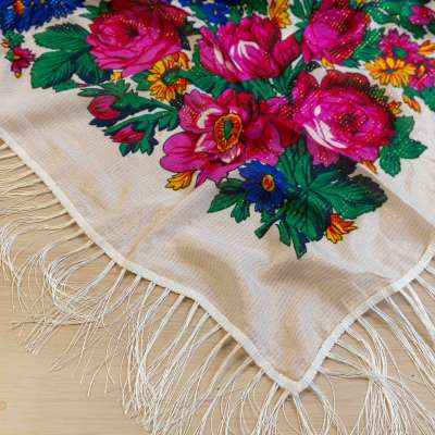 Foulards à Franges et Motifs Floraux | Élégance Assurée