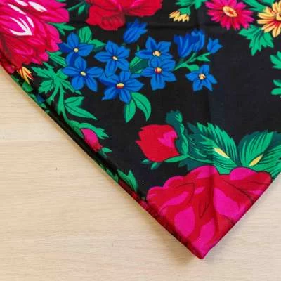 Foulard de Luxe avec Motifs Floraux – L'élégance à Chaque Détail