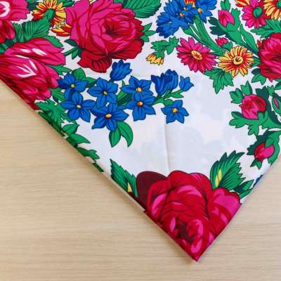 Découvrez le Luxe Floral : Foulards Premium