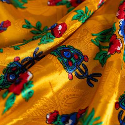 Satin vibrant pour une robe kabyle exceptionnelle