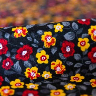 Tissu Coton Fleuri pour des Créations Mode Élégantes