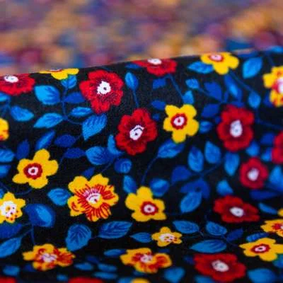 Tissu Coton à Fleurs : Idéal pour Tops, Blouses
