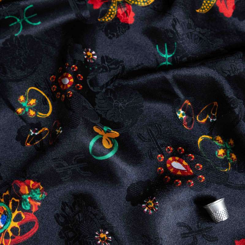 le Satin Premium pour Une Robe Kabyle Unique