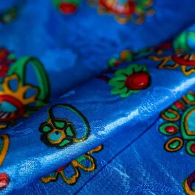 Tissu satin raffiné parfait pour robes kabyles