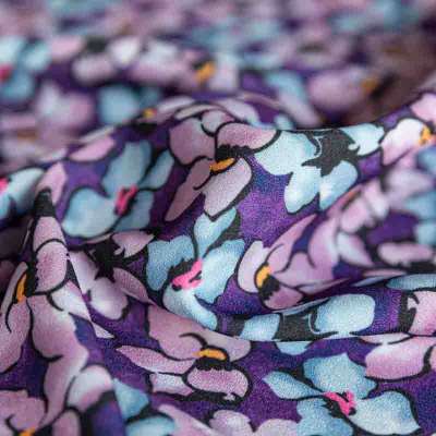 Tissu Crêpe Premium, combinant fluidité et motifs vibrants.