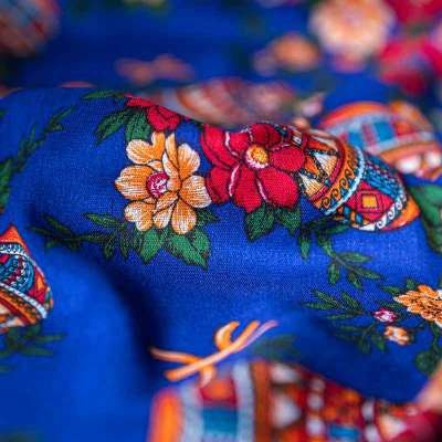 Tissu de viscose avec design contemporain pour robe kabyle