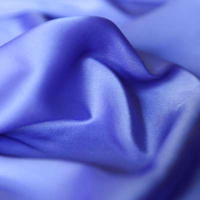 Tissu silky satiné pour robe fluide