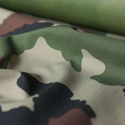 Tissu gabardine camouflage pour vêtements modernes