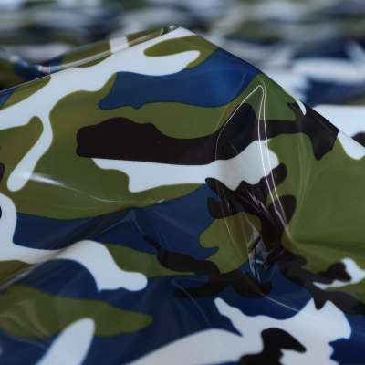 Tissu imperméable à motif camouflage vert, bleu et blanc