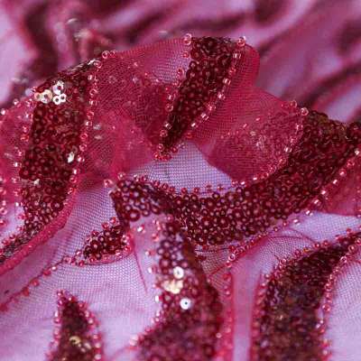 Tissu dentelle rouge bordeaux orné de paillettes pour robes de soirée