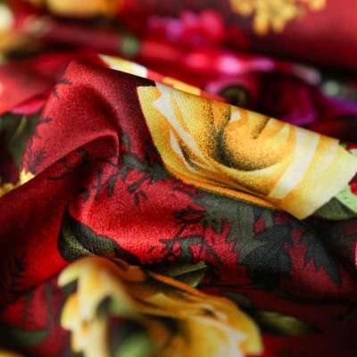 Satin de viscose polyvalent avec motif floral