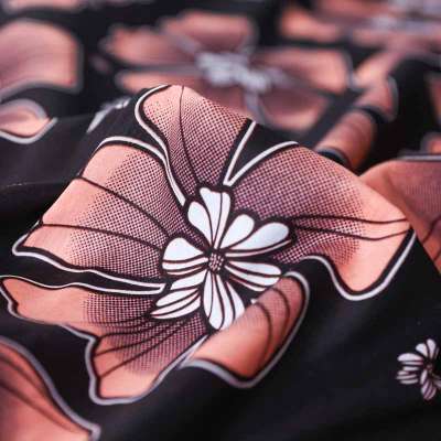 Tissu Wax Africain noir avec motifs floraux roses