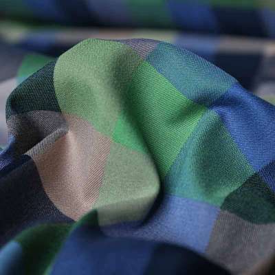 Tissu tartan offrant chaleur et style pour l’hiver