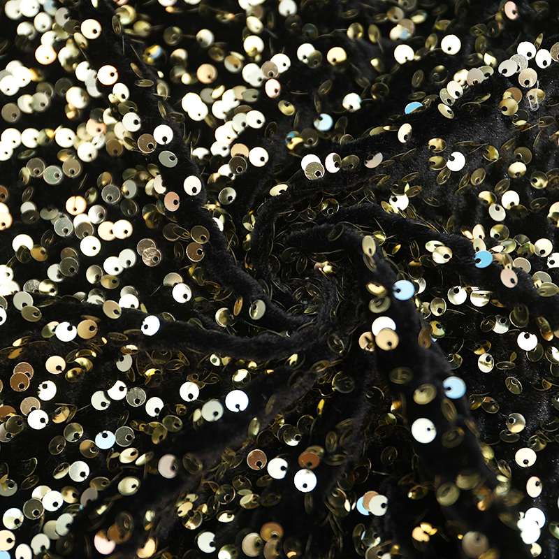 Tissu noir et argent à sequins parfait pour couture luxueuse