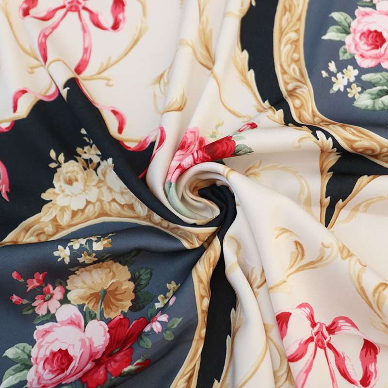 Tissu baroque floral chic parfait pour accessoires luxueux