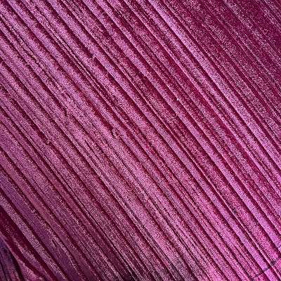 Tissu bordeaux velours plissé parfait pour projets modernes