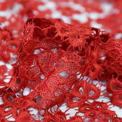 Dentelle guipure rouge coquelicot idéale pour créations festives