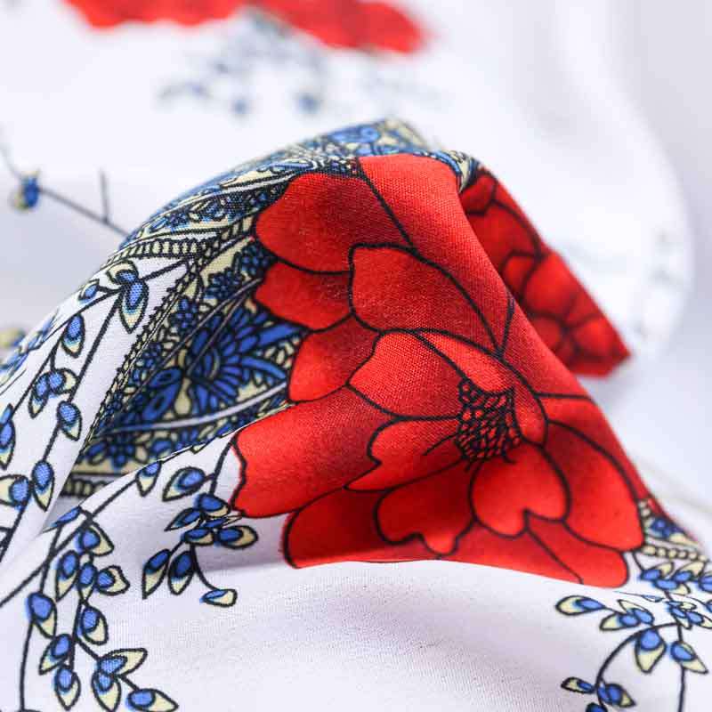 Tissu Floral Fleurs Rouges : Fraîcheur et Élégance Couture