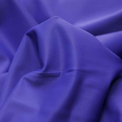 Maillot de bain en tissu uni couleur Violet  avec texture fluide et extensible.