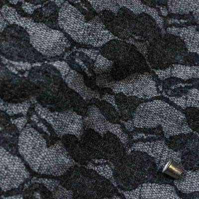 Tissu maille jacquard noir parfait pour pulls, robes et jupes chics.