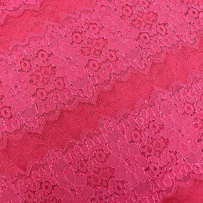 Tissu dentelle rose à motif floral pour des hauts et robes