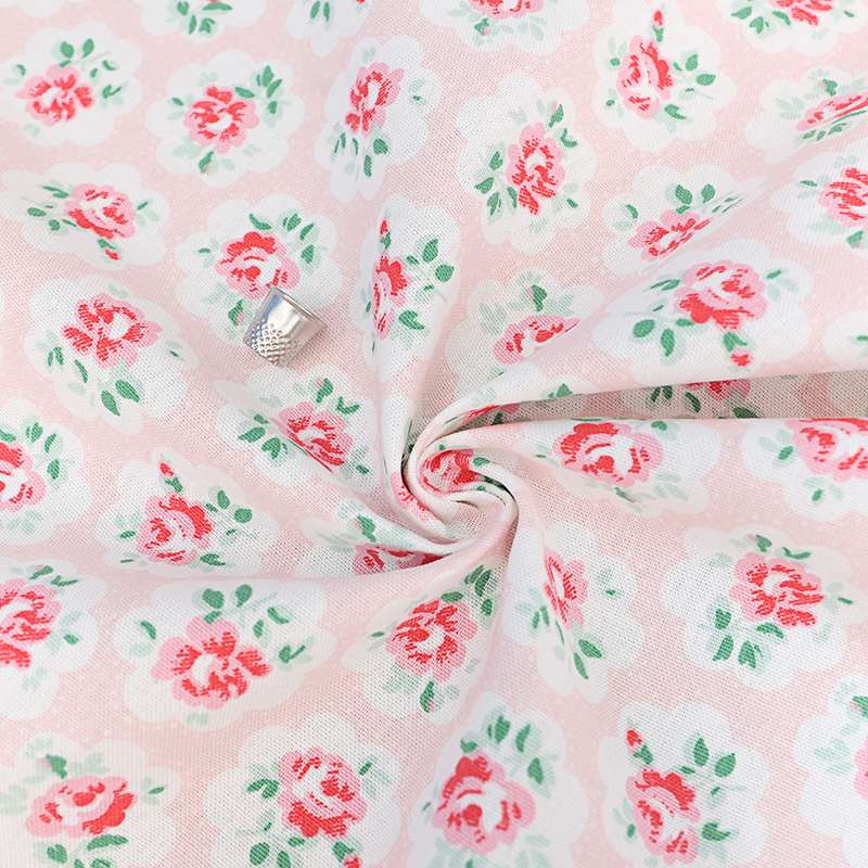 Tissu Natté de Coton Floral Rose – Créations Élégantes et Raffinées