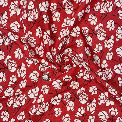 Tissu viscose rouge avec motifs floraux pour des tenues féminines et chics