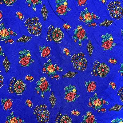 Tissu kabyle bleu roi orné de motifs floraux et détails dorés – Pour des robes