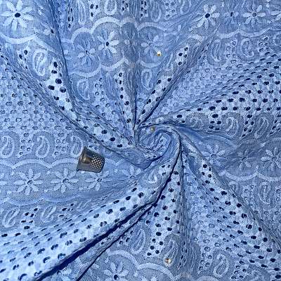 Broderie Anglaise bleu pour décoration intérieure estivale