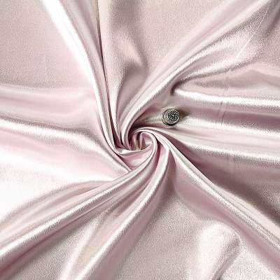 Tissu satin nude idéal pour robes de soirée élégantes