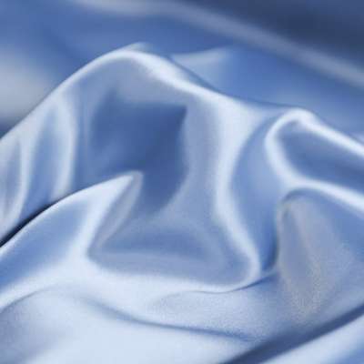 Tissu satin lourd bleu clair au toucher peau de pêche