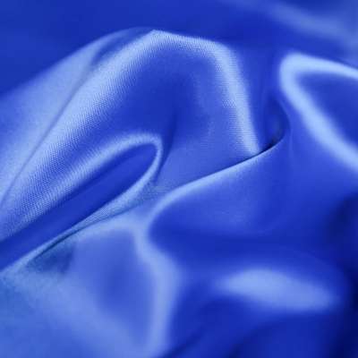 Tissu satin lourd bleu royal au toucher peau de pêche