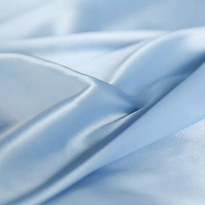 Tissu satin lourd bleu ciel au toucher peau de pêche