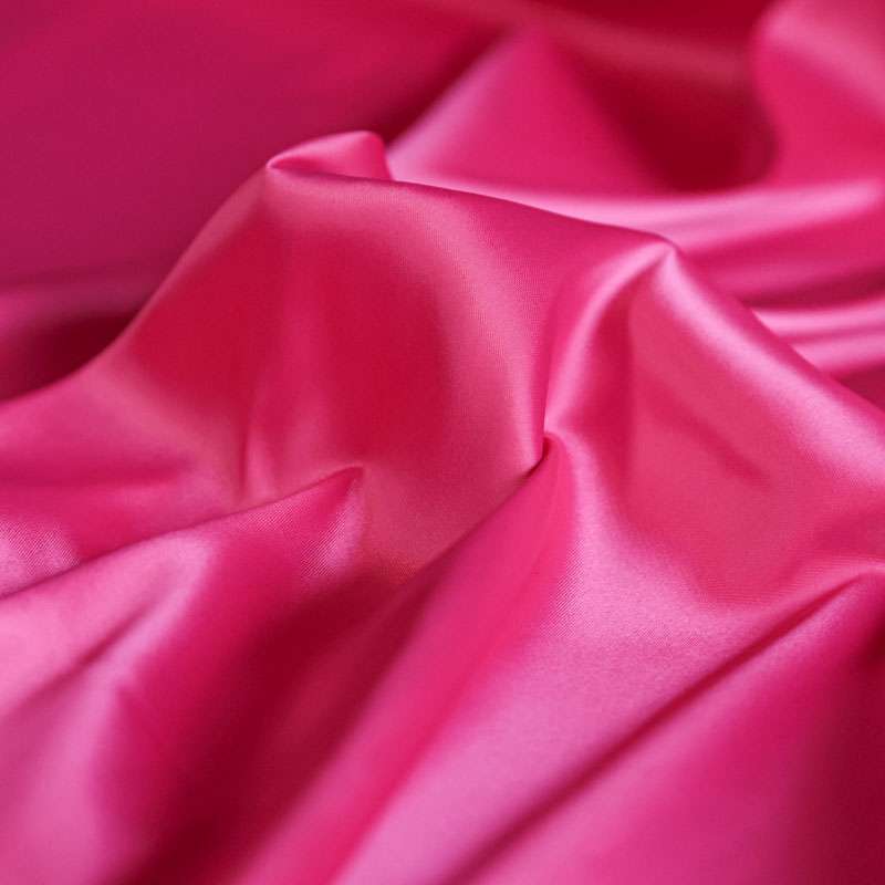 Tissu satin lourd fuchsia au toucher peau de pêche