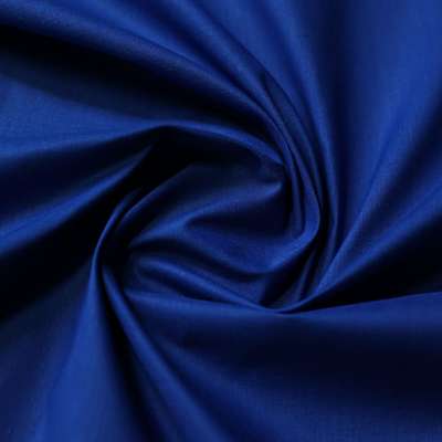 Tissu bleu roi parfait pour des robes modernes et élégantes