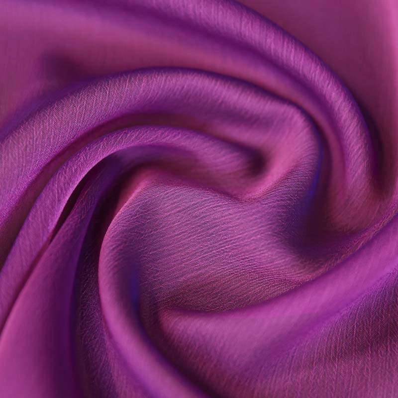 Organza Changeant Violet – Un Textile Aérien et Étincelant