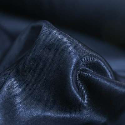 Tissu Twill de Viscose Brillant Bleu Nuit pour une tenue sophistiquée