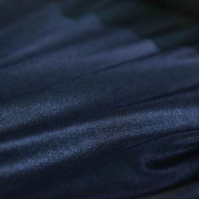 Twill de Viscose Brillant Bleu Nuit idéal pour des tenues professionnelles et casual