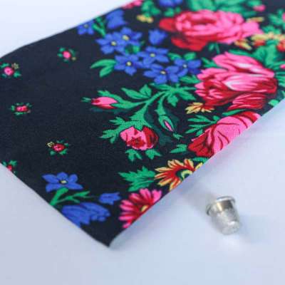 Foulard kabyle noir élégant pour toutes occasions